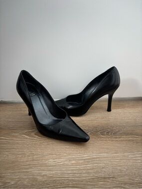 Stuart Weitzman Classic Black Leather Pointed Toe Pumps Heels